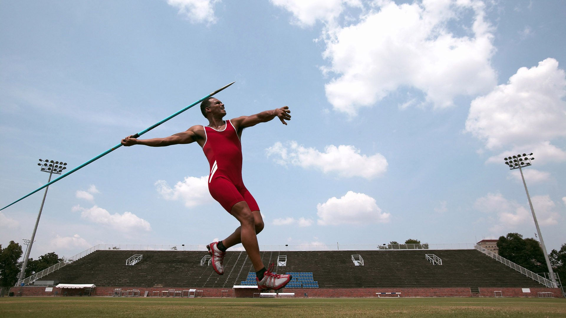 绿茵场与球桌的双重奏，德国绝杀英格兰，张本智和闪耀高光